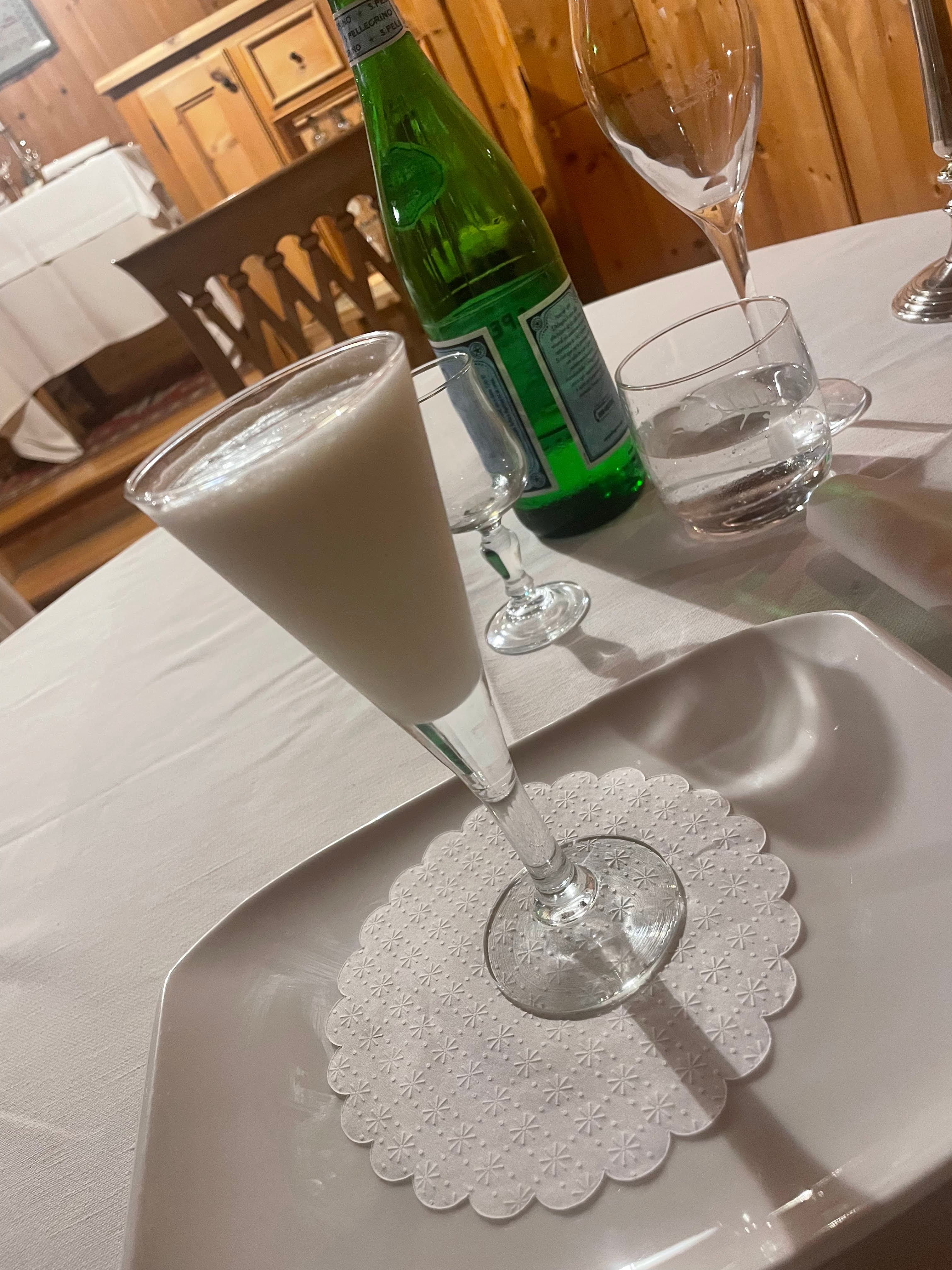 Braulio geserveerd als sorbet in een champagneglas