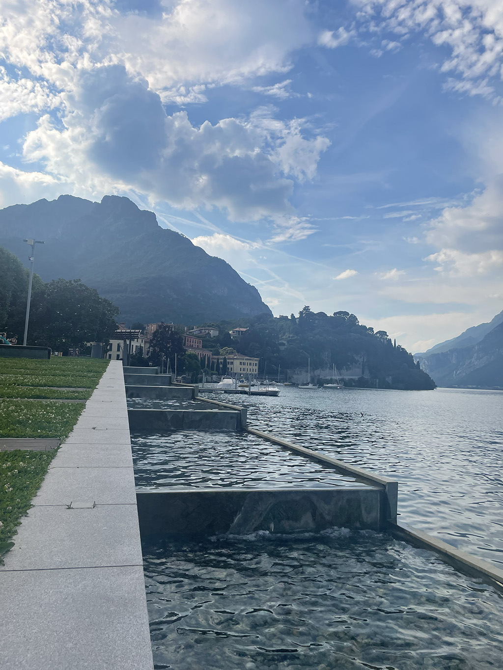 Met de motor naar het Comomeer: verkeer, mooiste stukken en logeertips