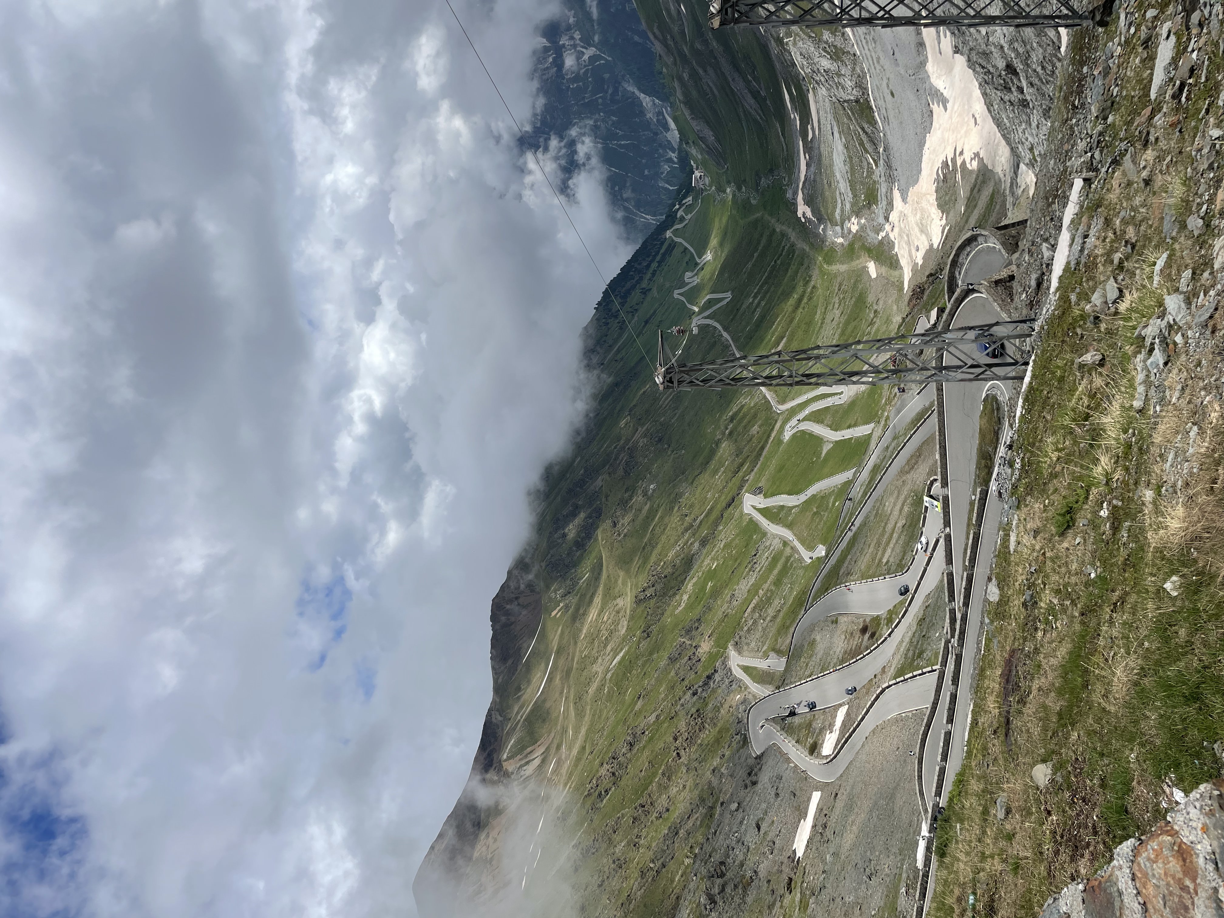 Motorvakantie in de zomer: voorbereiding, bergpassen en tips voor motorrijders